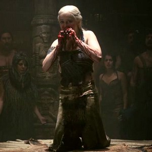 Deanerys eats a horse's heart